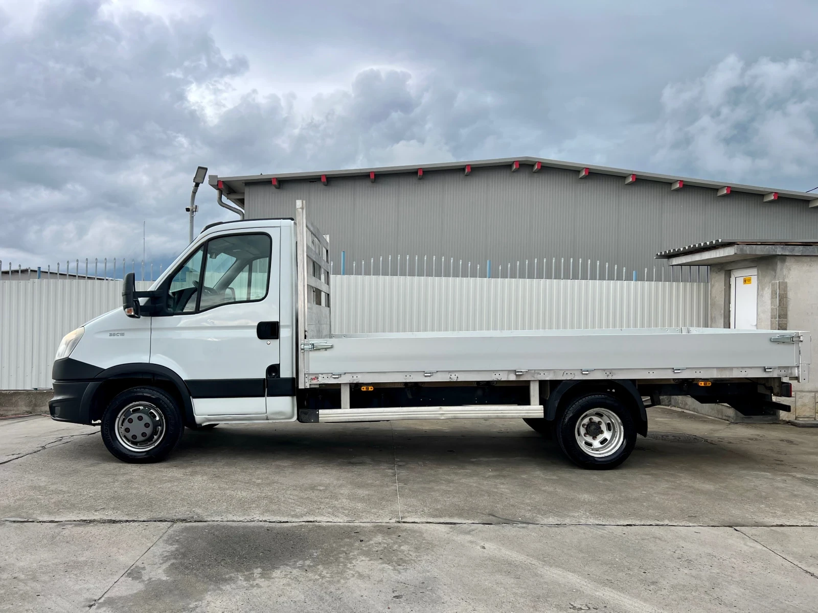 Iveco Daily 35c15 / 4.40м дължина / Двойна гума, Б-категория, снимка 6 - Бусове и автобуси - 54749797