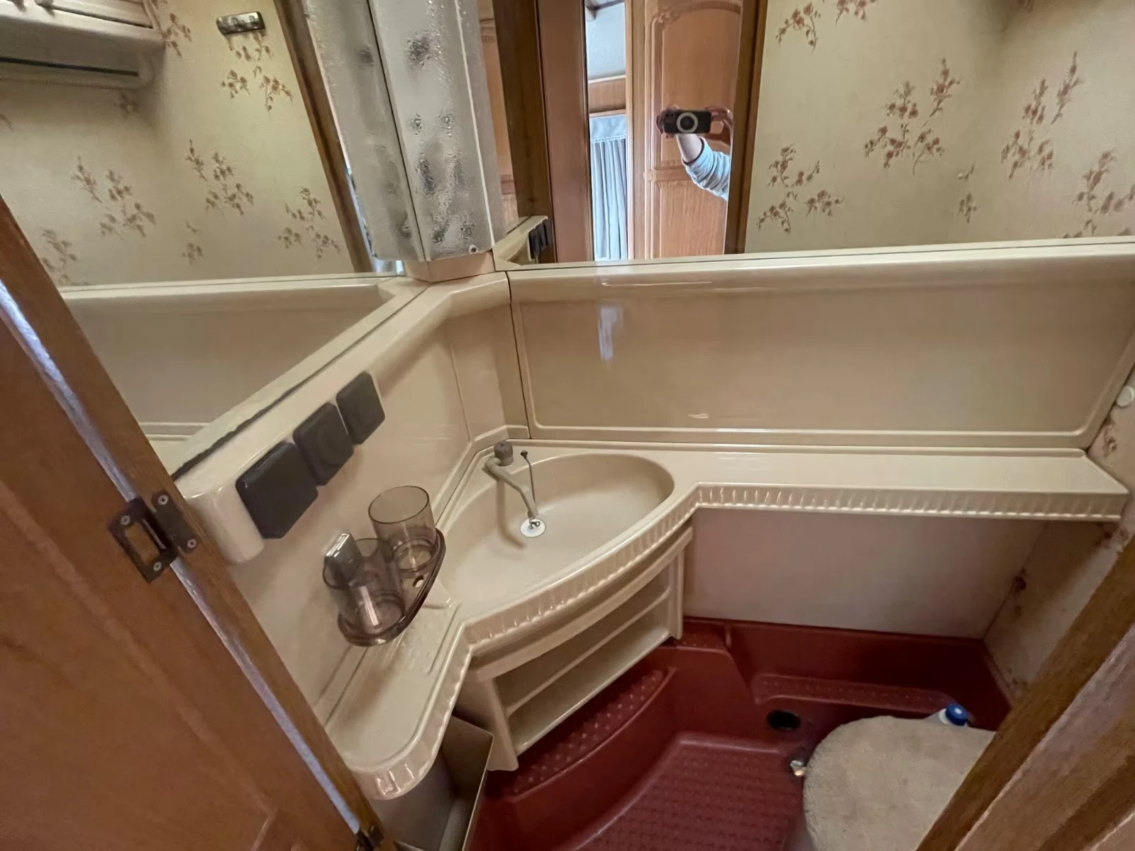 Каравана Hobby Landhaus, снимка 15 - Каравани и кемпери - 53827936