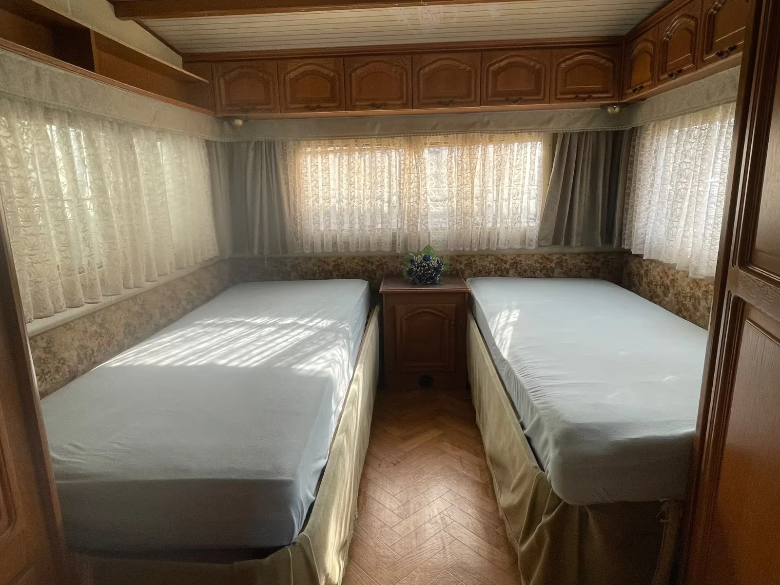 Каравана Hobby Landhaus, снимка 12 - Каравани и кемпери - 53827936