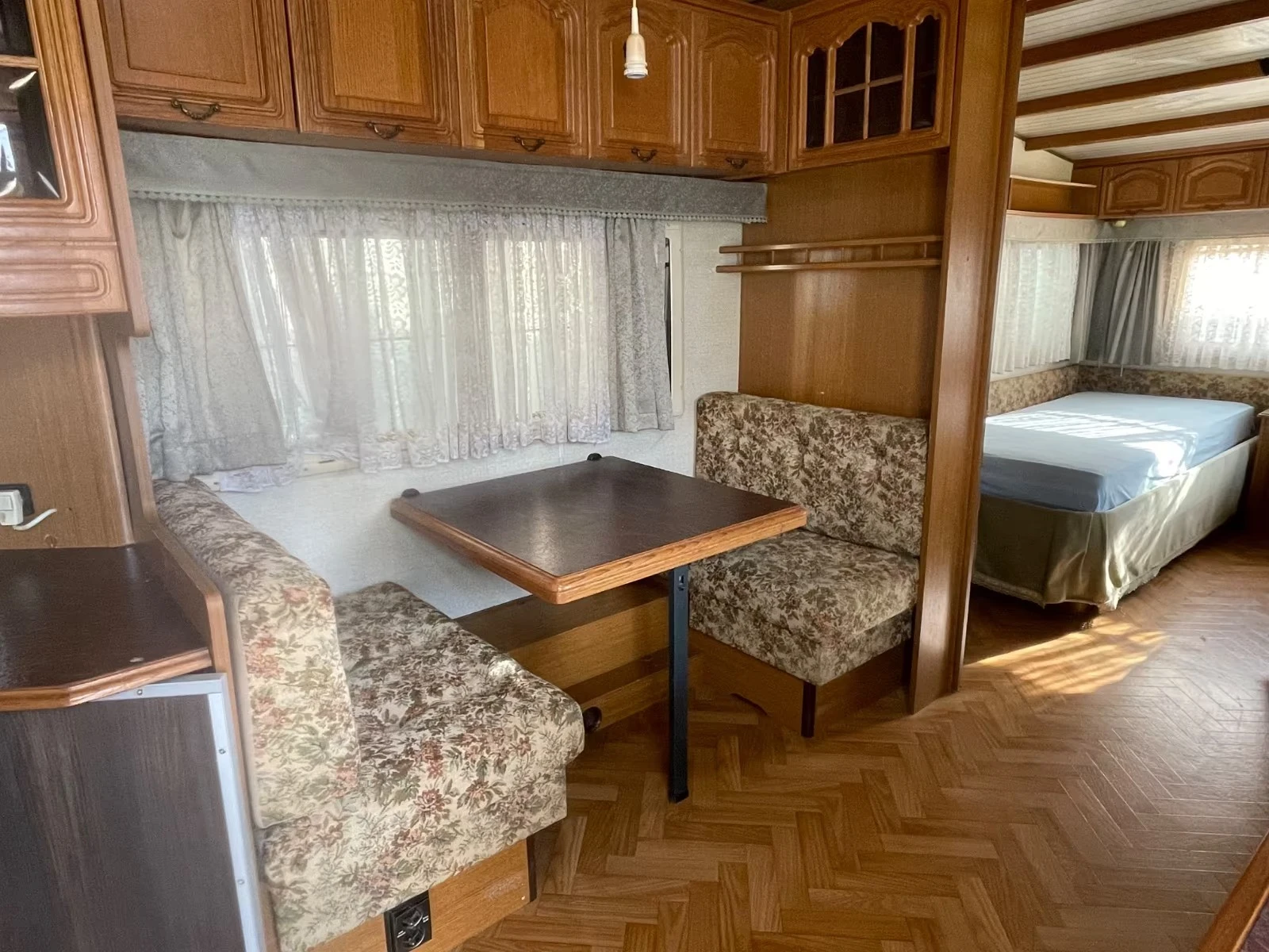 Каравана Hobby Landhaus, снимка 10 - Каравани и кемпери - 53827936