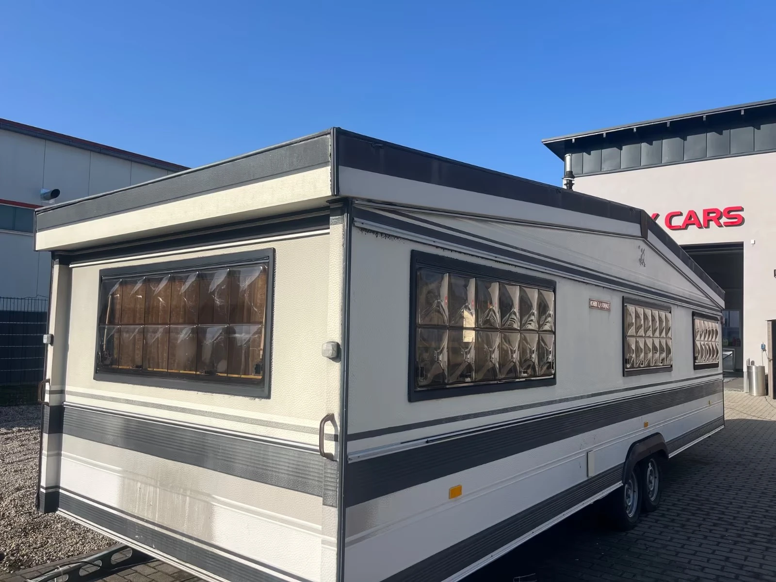 Каравана Hobby Landhaus, снимка 4 - Каравани и кемпери - 53827936