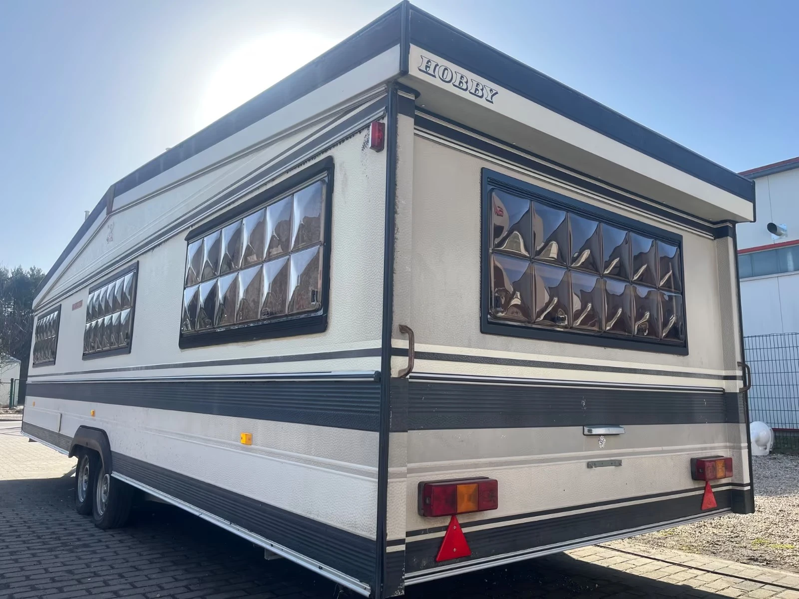 Каравана Hobby Landhaus, снимка 2 - Каравани и кемпери - 53827936