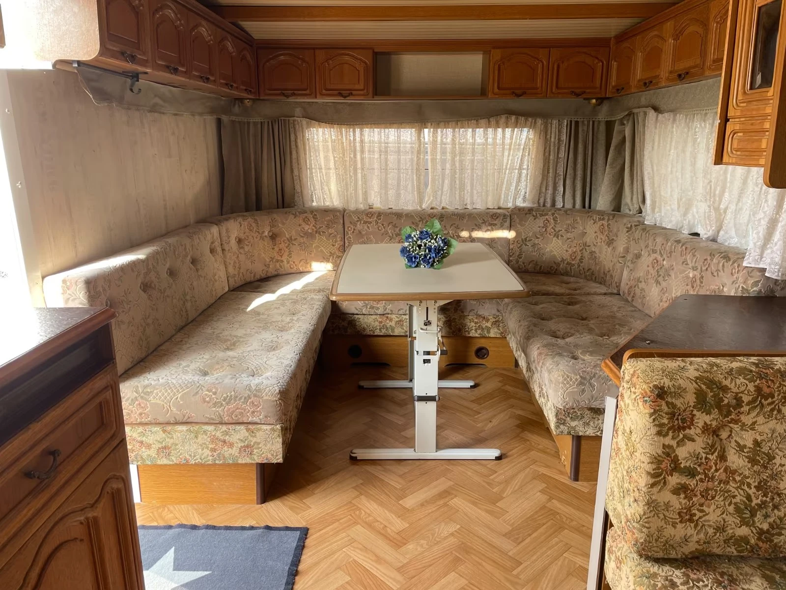 Каравана Hobby Landhaus, снимка 9 - Каравани и кемпери - 53827936