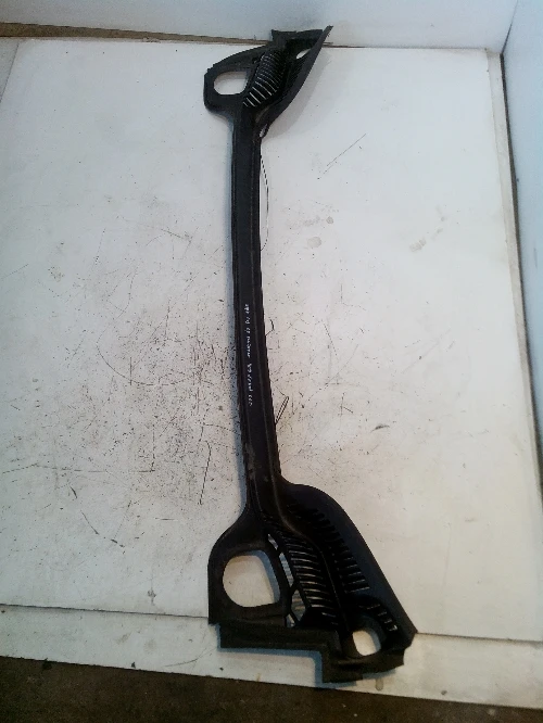 Кора под предни чистачки за Пежо 407 2.0HDI