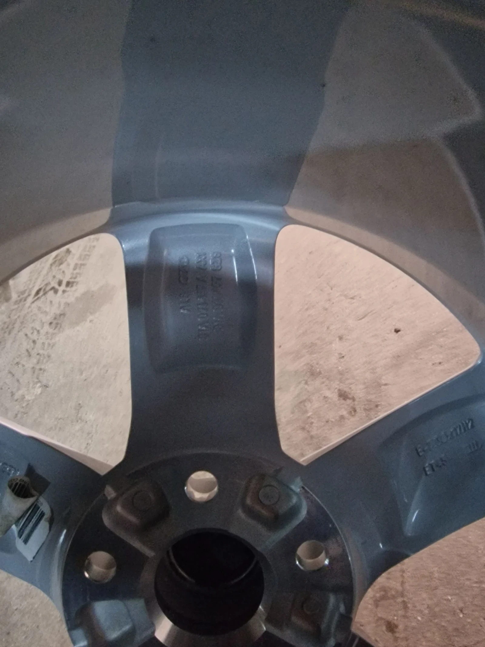    215/55R17  Audi Q3 | Mobile.bg   5