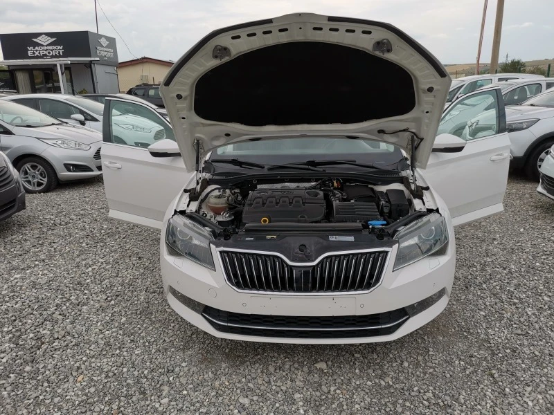 Skoda Superb 2.0TDI Auto FULL, снимка 11 - Автомобили и джипове - 46394785