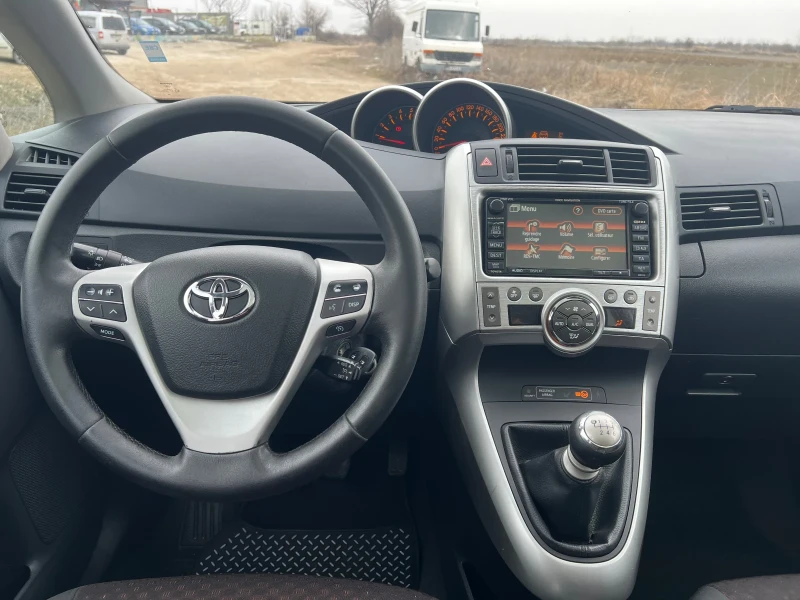 Toyota Verso 2.0 D-4D 125к.с. NAVI/PANORAMA, снимка 10 - Автомобили и джипове - 49303353