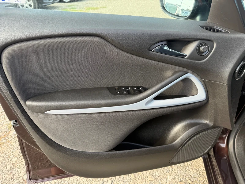 Opel Zafira 1.4i CH 7m 90000km, снимка 14 - Автомобили и джипове - 51638685