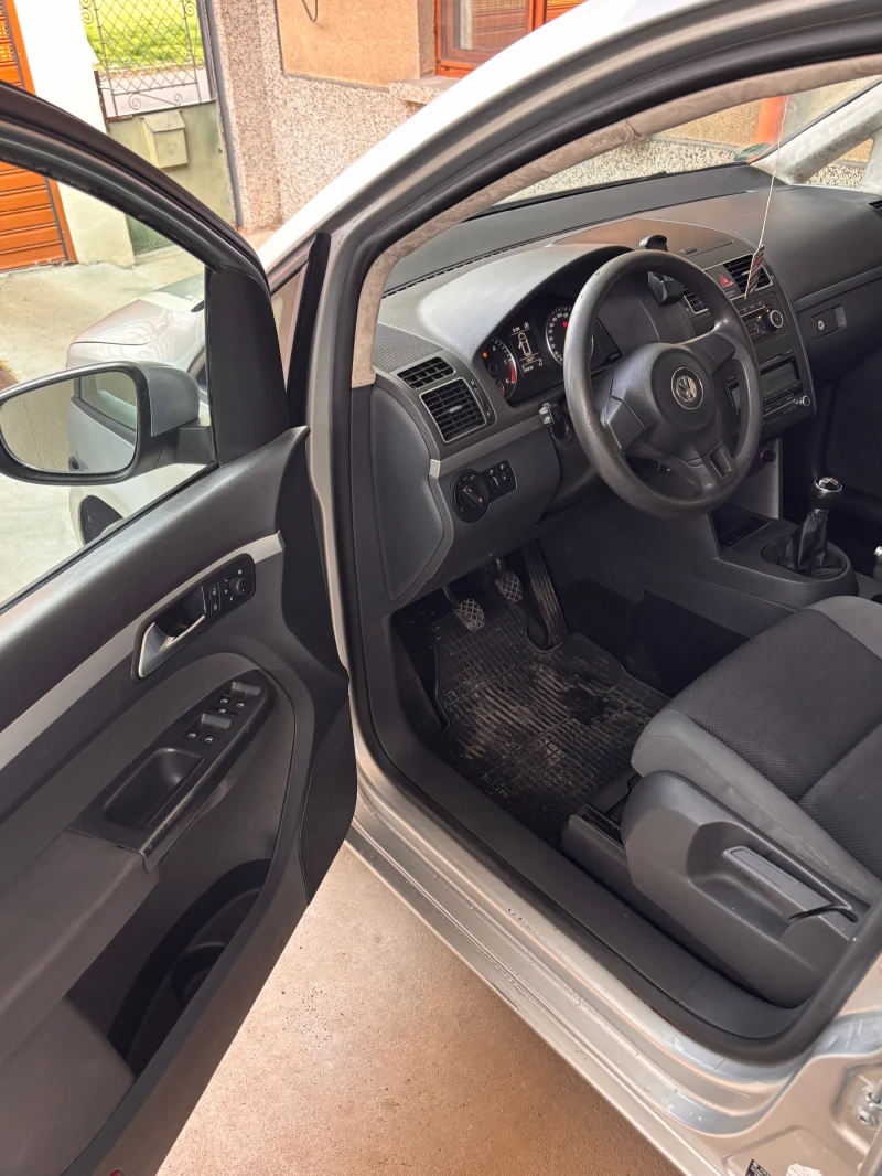 VW Touran, снимка 11 - Автомобили и джипове - 52650264