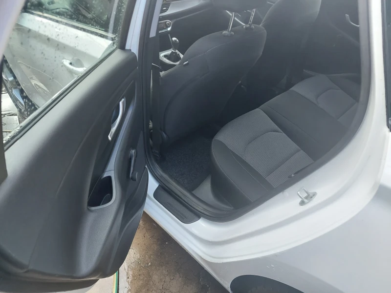 Hyundai I30 1.4 101 к.с , снимка 4 - Автомобили и джипове - 53495745