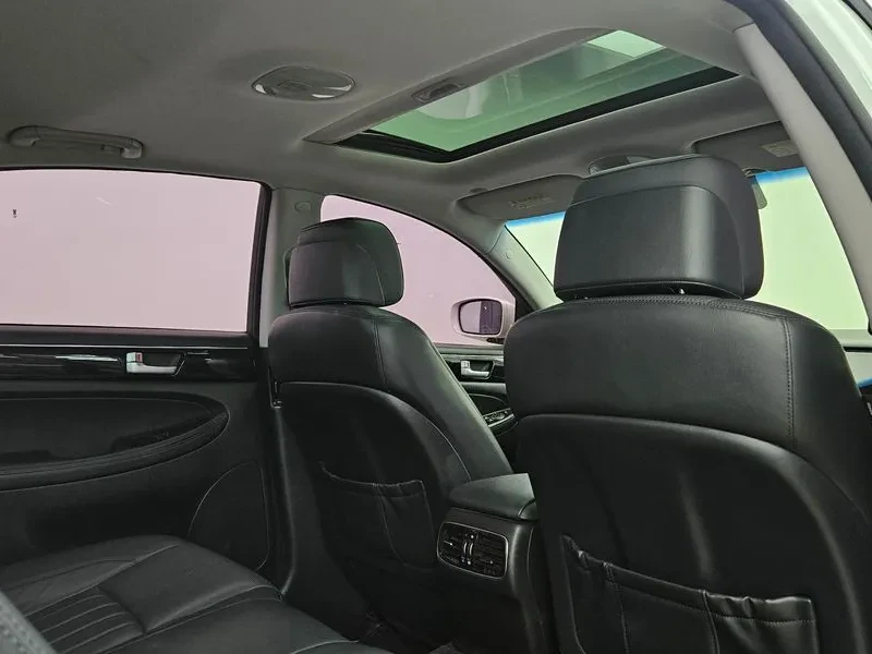 Hyundai Genesis 3.3, снимка 11 - Автомобили и джипове - 54618099