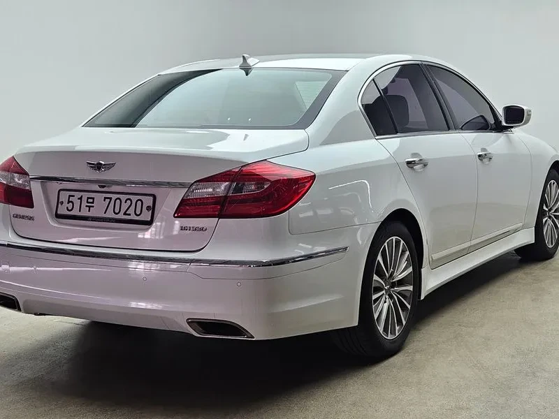 Hyundai Genesis 3.3, снимка 2 - Автомобили и джипове - 54618099