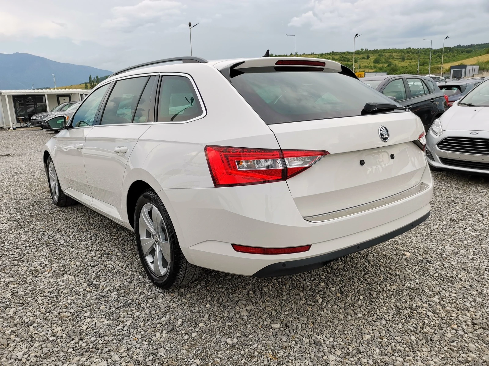 Skoda Superb 2.0TDI Auto FULL - изображение 3