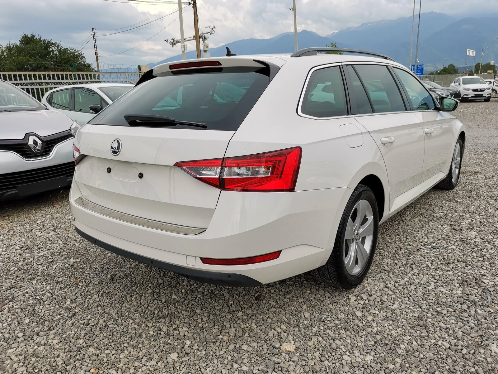 Skoda Superb 2.0TDI Auto FULL - изображение 4