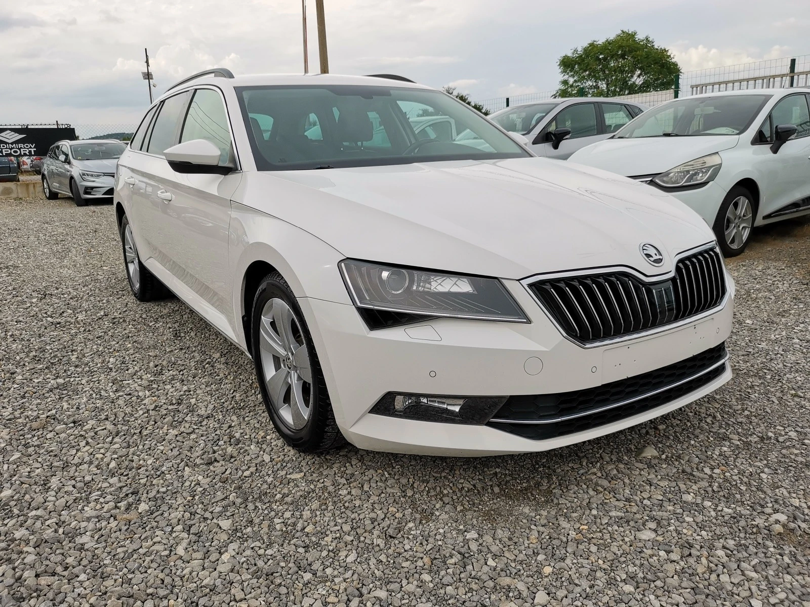 Skoda Superb 2.0TDI Auto FULL - изображение 5