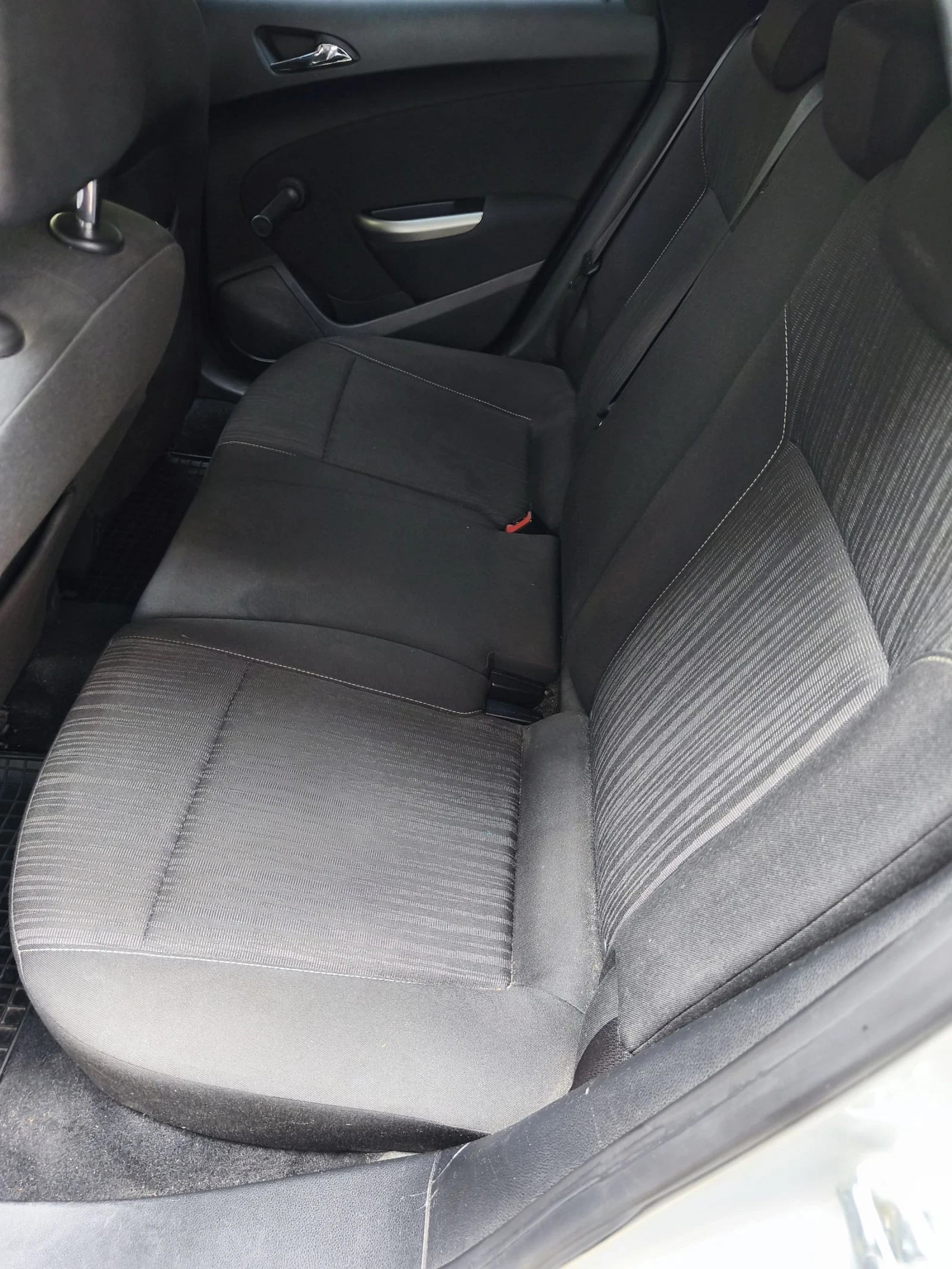 Opel Astra Sports Tourer - изображение 8