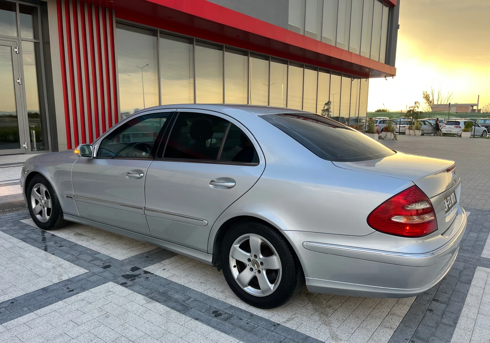Mercedes-Benz E 220 Avantgarde  - изображение 6