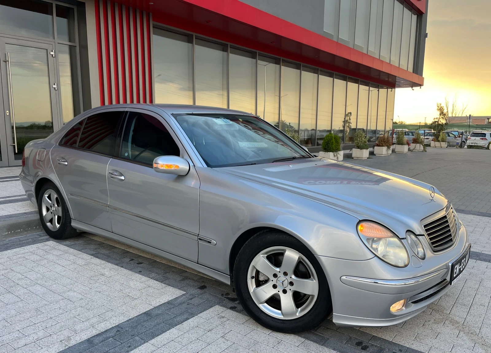 Mercedes-Benz E 220 Avantgarde  - изображение 3