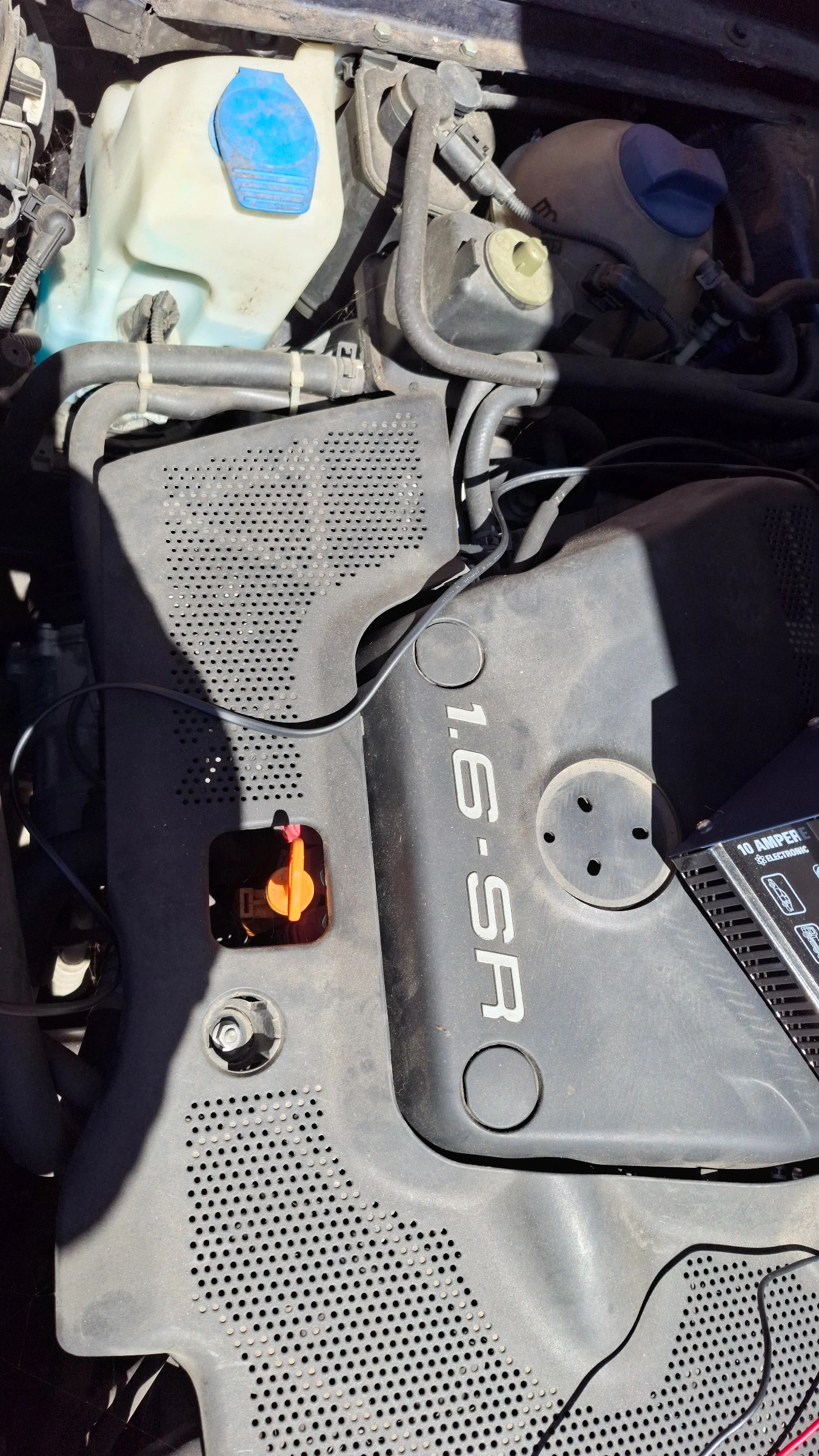 VW Golf  4,  2000 . 1.6i      | Mobile.bg   14