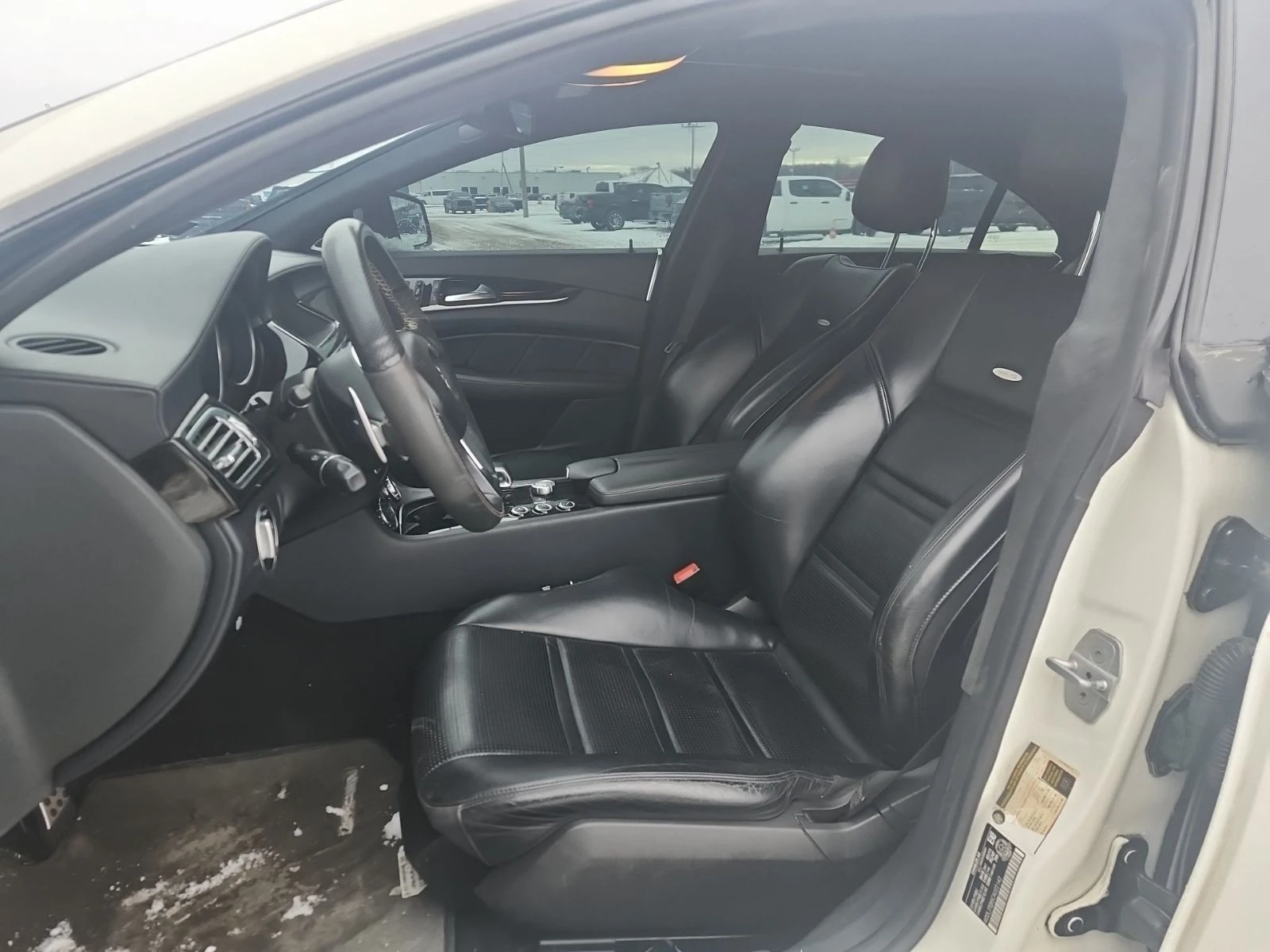 Mercedes-Benz CLS 63 AMG  С РЕГИСТРАЦИЯ & АВТО КРЕДИТ , снимка 5 - Автомобили и джипове - 53951795