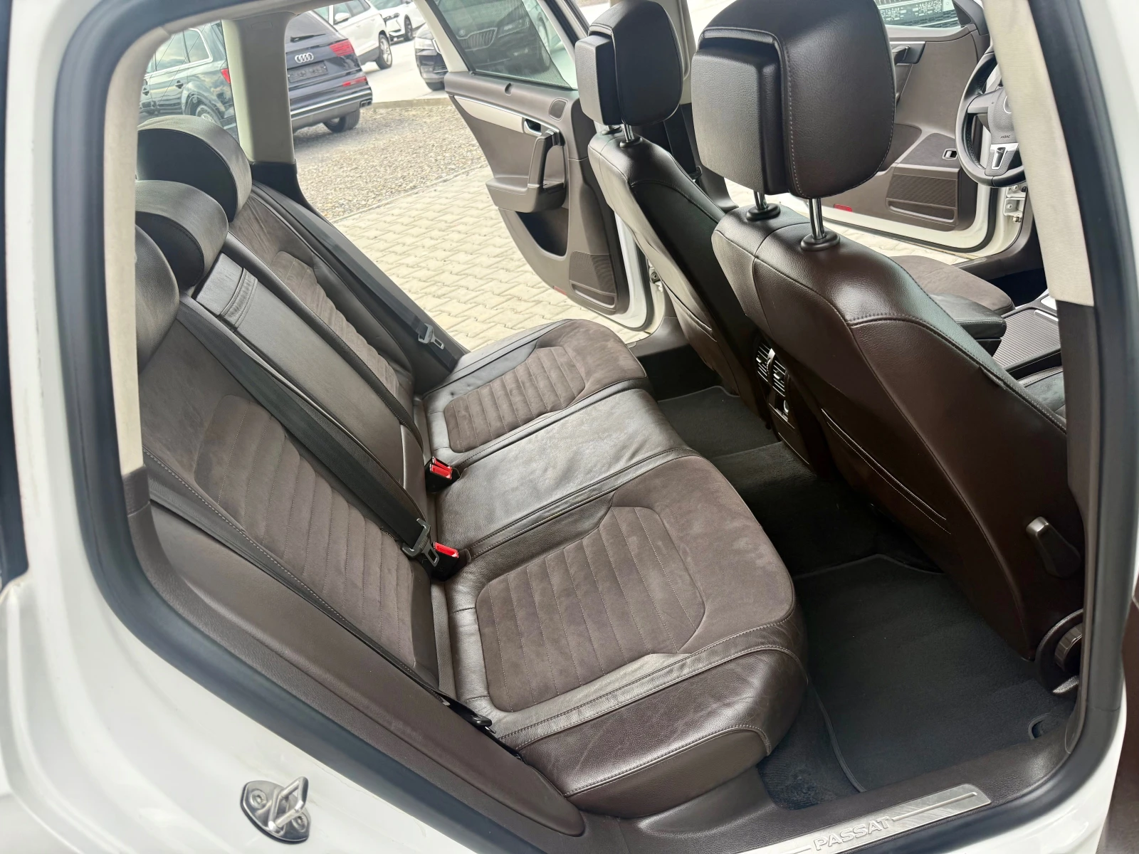 VW Passat 2.0TDI Highline DSG Собствен лизинг !!!, снимка 11 - Автомобили и джипове - 55228429