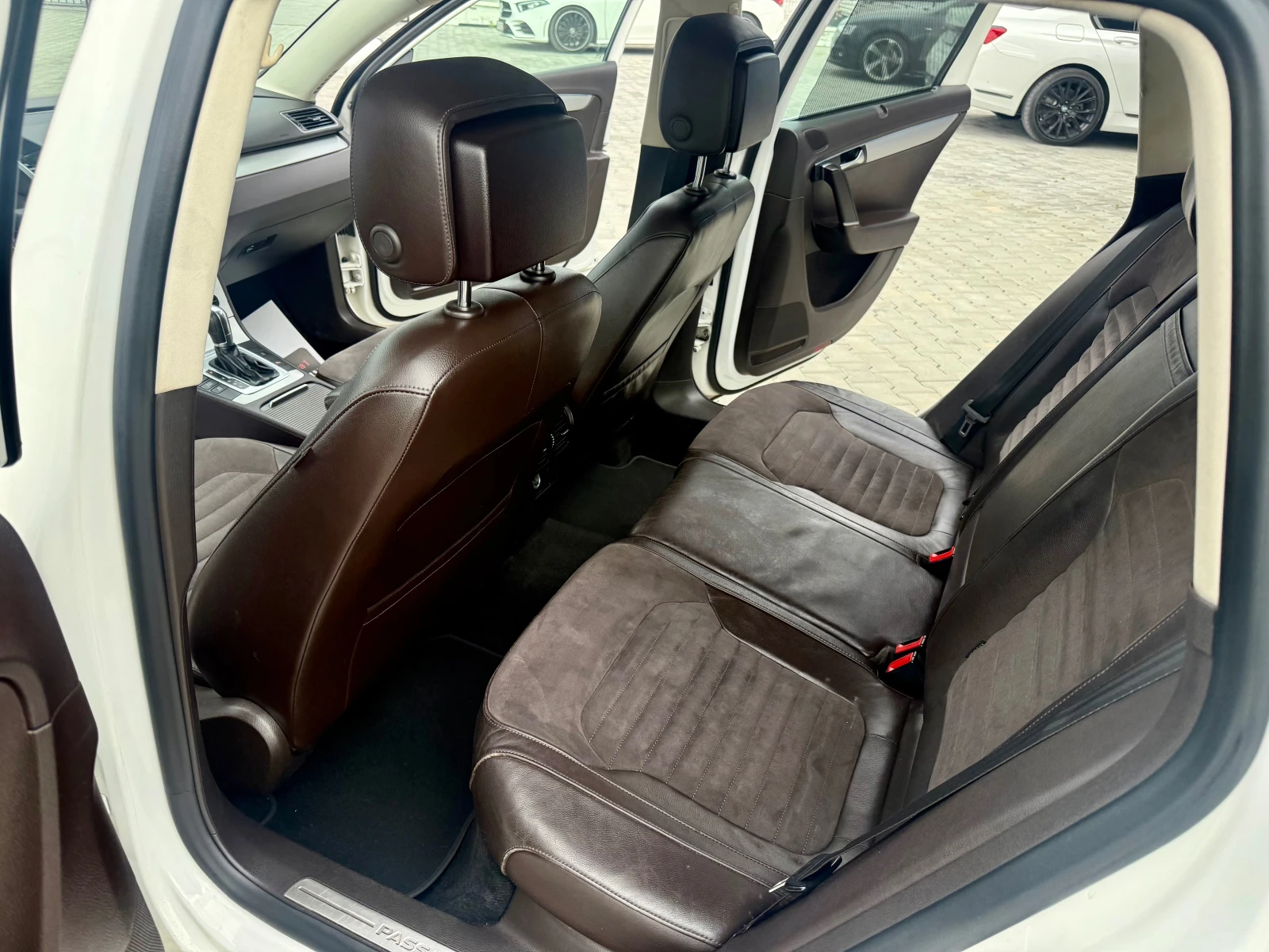 VW Passat 2.0TDI Highline DSG Собствен лизинг !!!, снимка 14 - Автомобили и джипове - 55228429