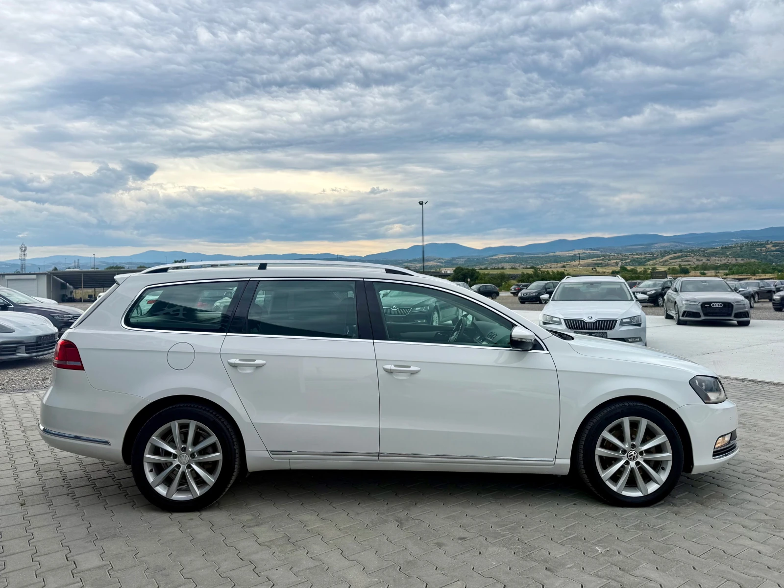 VW Passat 2.0TDI Highline DSG Собствен лизинг !!!, снимка 4 - Автомобили и джипове - 55228429