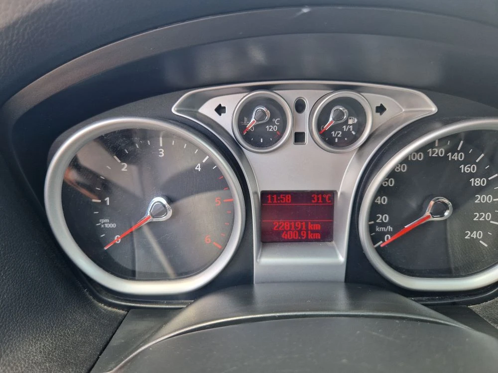 Ford Focus 1.8 cdti, снимка 9 - Автомобили и джипове - 55320042