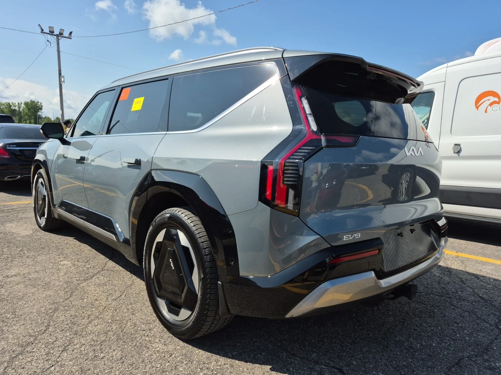 Kia EV9 * LAND W/PREMIUM PACKAGE * CARFAX * БЕЗ ПЪРВОНАЧАЛ, снимка 4 - Автомобили и джипове - 55799404