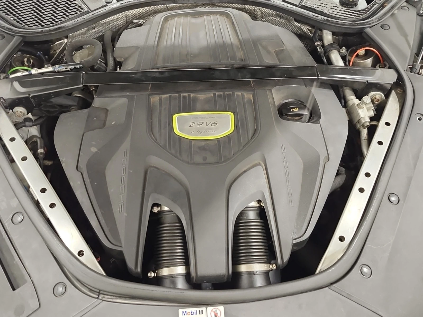 Porsche Panamera 4 E HYBRID * АВТОКРЕДИТ * ГЛАВНО ПРЕДСТАВИТЕЛСТВО, снимка 17 - Автомобили и джипове - 55885277