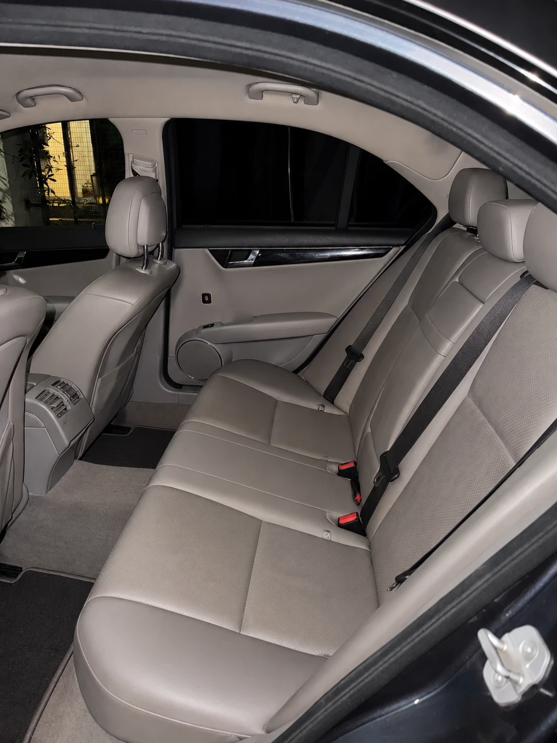 Mercedes-Benz C 220, снимка 4 - Автомобили и джипове - 56261747