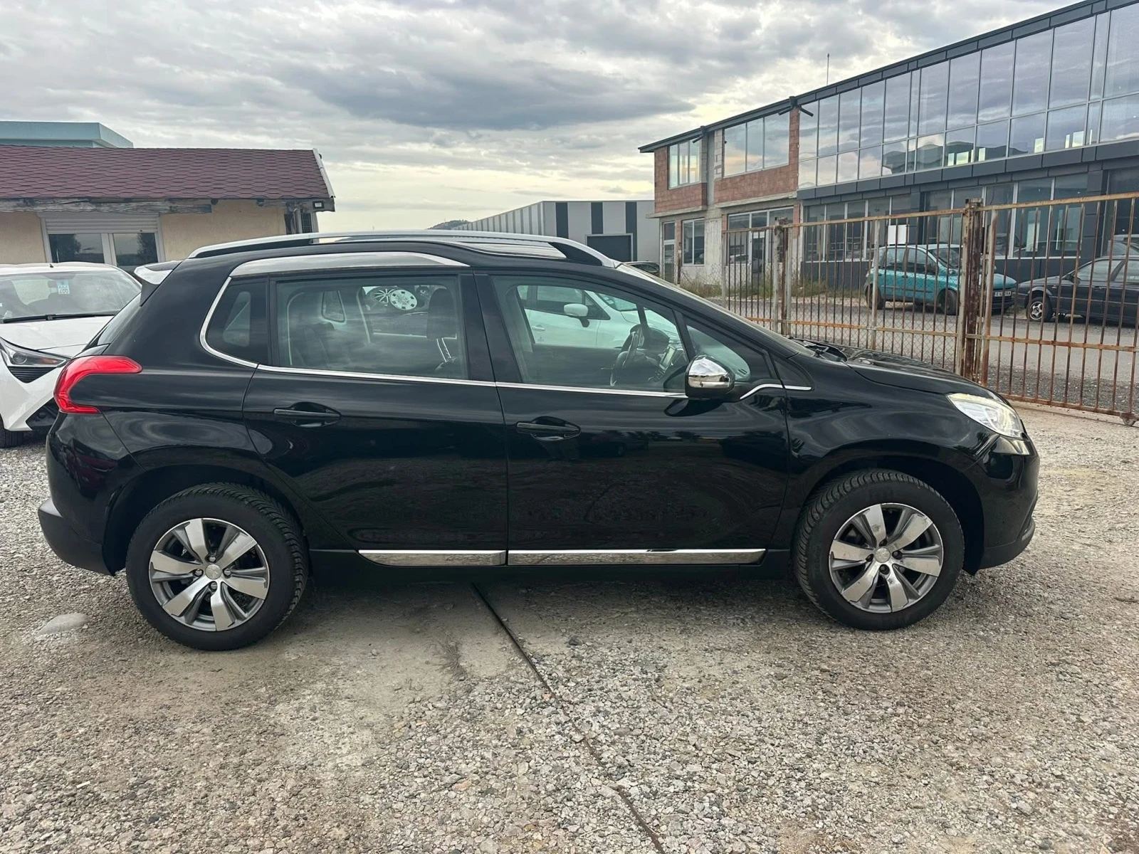 Peugeot 2008 1.6i, снимка 7 - Автомобили и джипове - 56486040