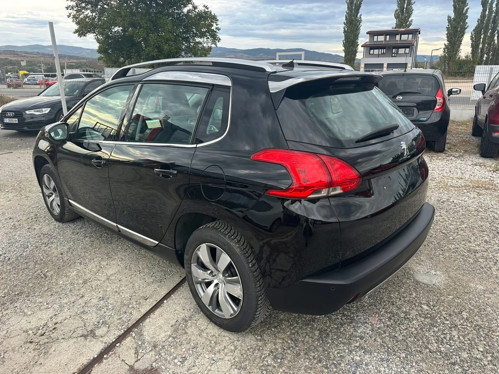 Peugeot 2008 1.6i, снимка 5 - Автомобили и джипове - 56486040