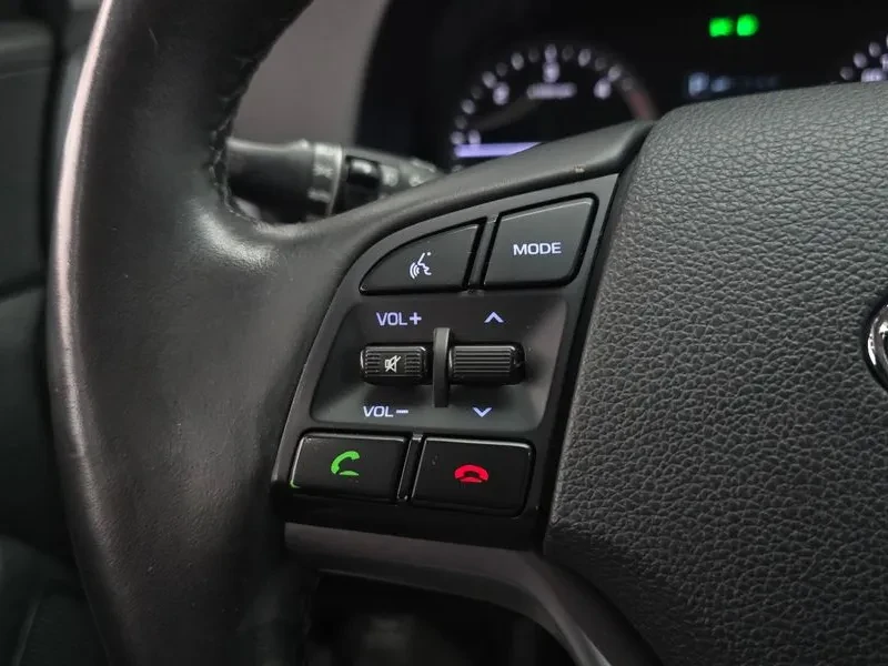 Hyundai Tucson 2.0 2WD , снимка 16 - Автомобили и джипове - 56325794