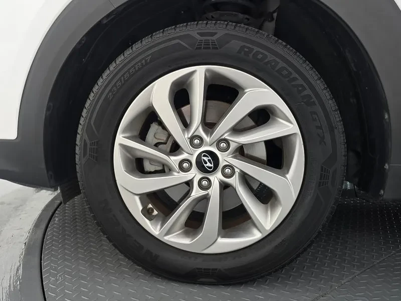 Hyundai Tucson 2.0 2WD , снимка 5 - Автомобили и джипове - 56325794