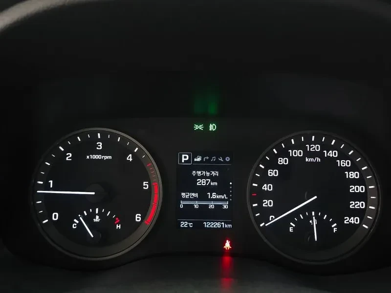 Hyundai Tucson 2.0 2WD , снимка 8 - Автомобили и джипове - 56325794