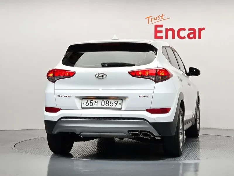 Hyundai Tucson 2.0 2WD , снимка 4 - Автомобили и джипове - 56325794