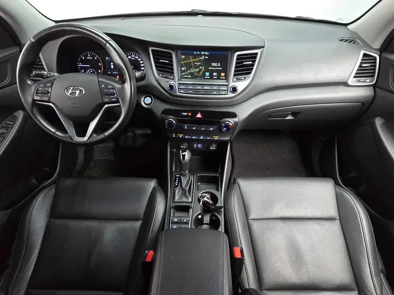 Hyundai Tucson 2.0 2WD , снимка 7 - Автомобили и джипове - 56325794