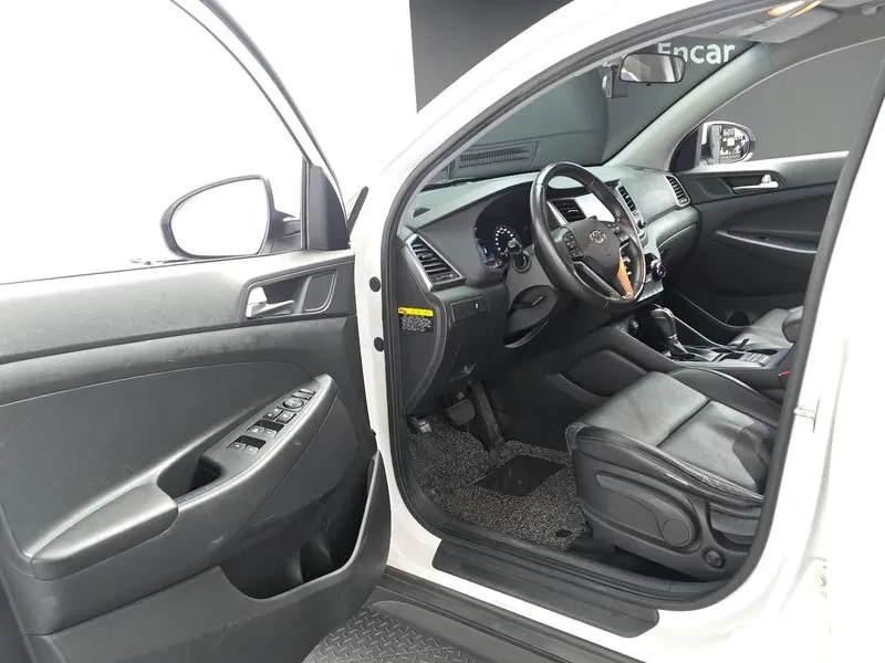 Hyundai Tucson 2.0 2WD , снимка 10 - Автомобили и джипове - 56325794