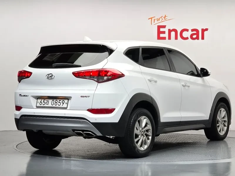 Hyundai Tucson 2.0 2WD , снимка 2 - Автомобили и джипове - 56325794