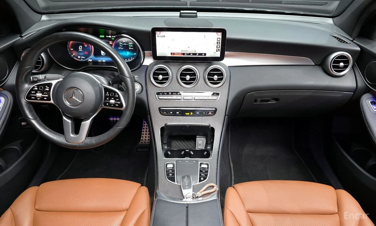 Mercedes-Benz GLC 300 4MATIC* COUPE* , снимка 3 - Автомобили и джипове - 54853478