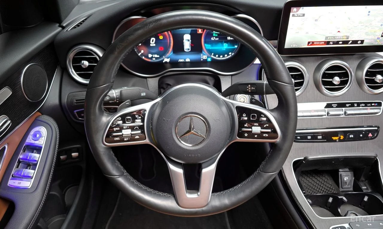 Mercedes-Benz GLC 300 4MATIC* COUPE* , снимка 4 - Автомобили и джипове - 54853478