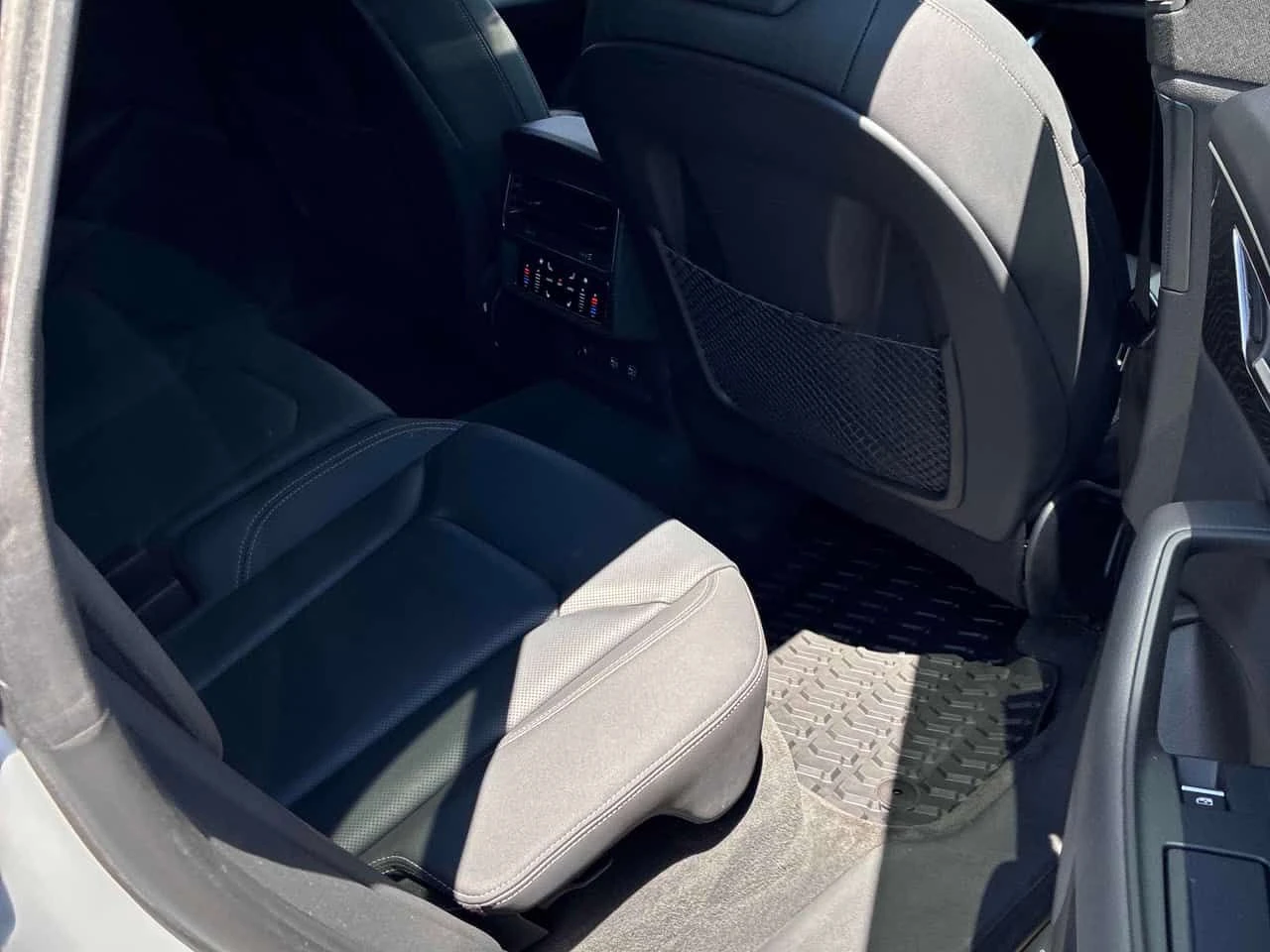 Audi Q8 * Progressiv S-line Black Optic* ОБДУХ* DIS* B&O* , снимка 14 - Автомобили и джипове - 54856626