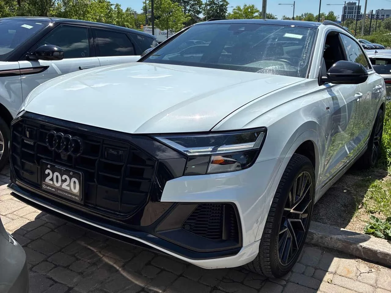 Audi Q8 * Progressiv S-line Black Optic* ОБДУХ* DIS* B&O* 