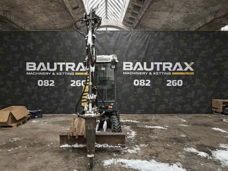 Багер Volvo EC27C, снимка 2 - Индустриална техника - 53441376