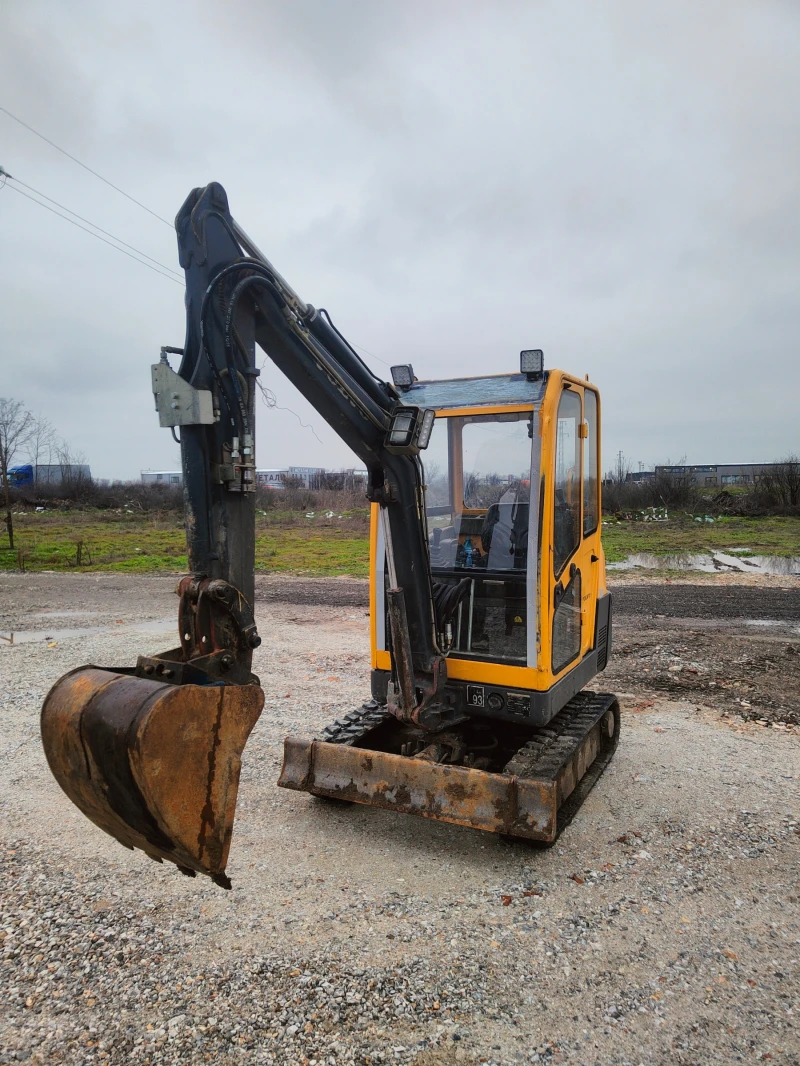 Багер Volvo EC 20