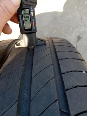 Гуми Летни 235/40R19, снимка 6 - Гуми и джанти - 49383693