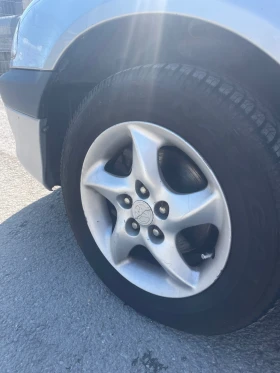 Toyota Avensis 1.6 , снимка 10