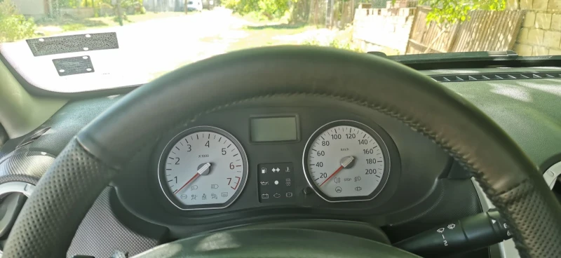 Dacia Sandero 1.6 LPG, снимка 9 - Автомобили и джипове - 51344289