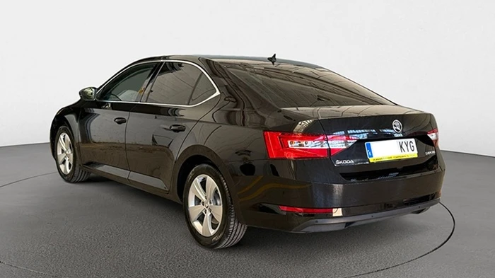 Skoda Superb, снимка 4 - Автомобили и джипове - 48227012